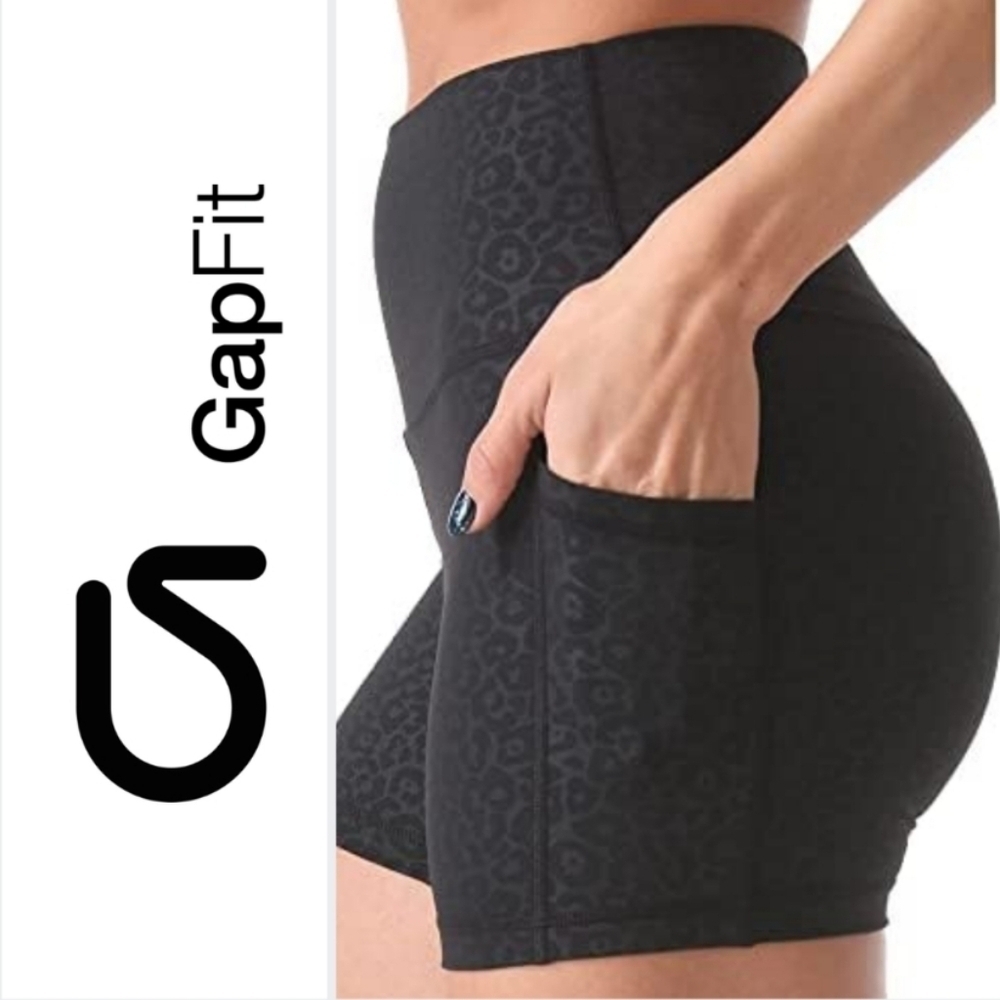 "LIKE NEW!" Gap Fit High Rise Blackout Bike Short in Midnight Leopard print